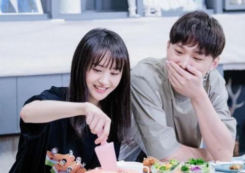 娱乐吃瓜韩安冉,娱乐界的“吃瓜女王”,揭秘娱乐圈背后的故事